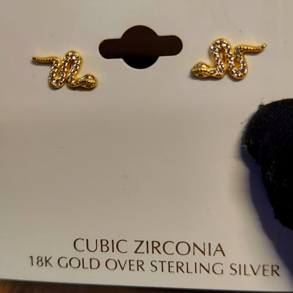 Giani.bernini gold over sterling crystal snake posts